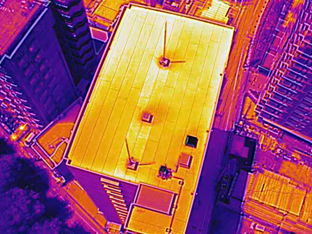シート防水施工の屋上の赤外線画像